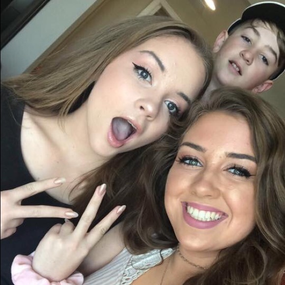 Meet your Posher, Kari - Picture 2 of 3